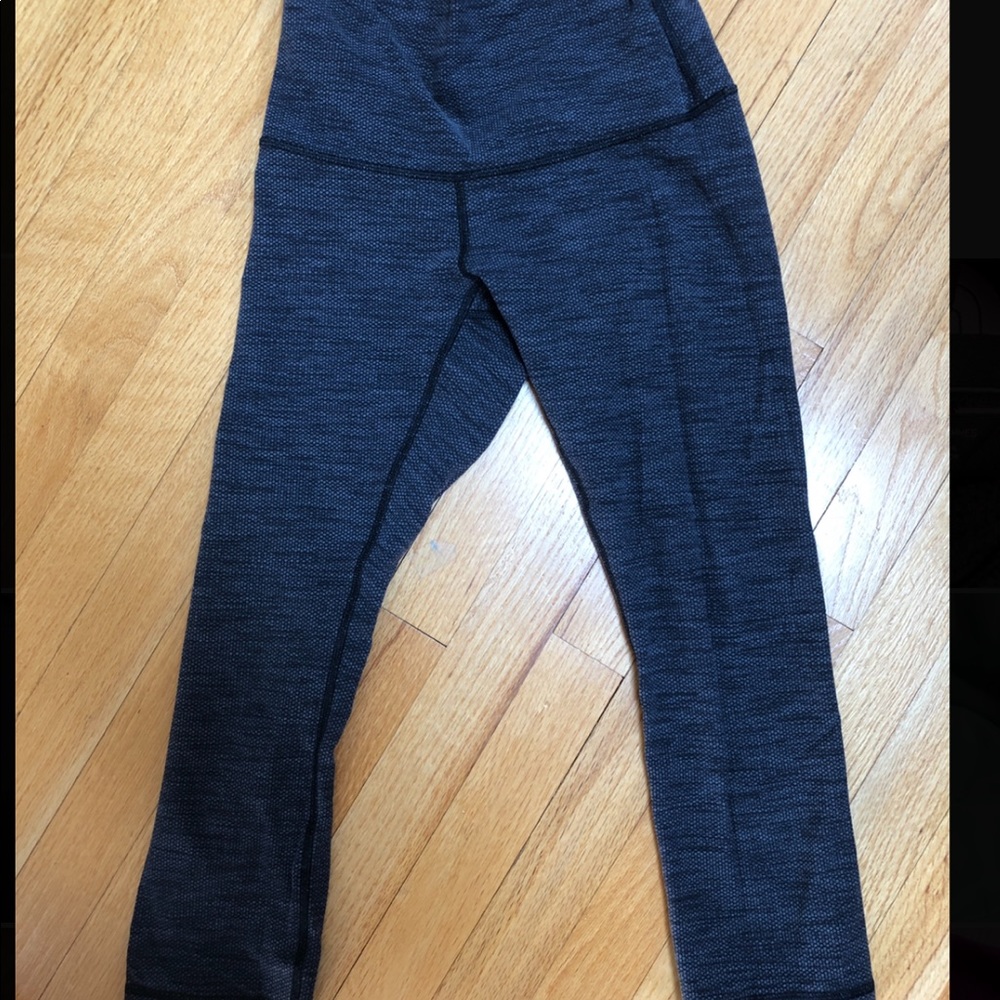 Lululemon black/patterned cropped leggings